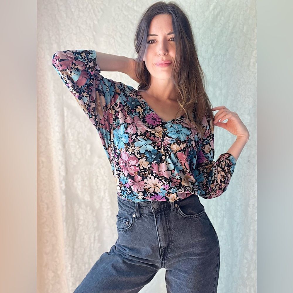 90s Vintage Jaclyn Smith Black, Purple & Blue Floral Top